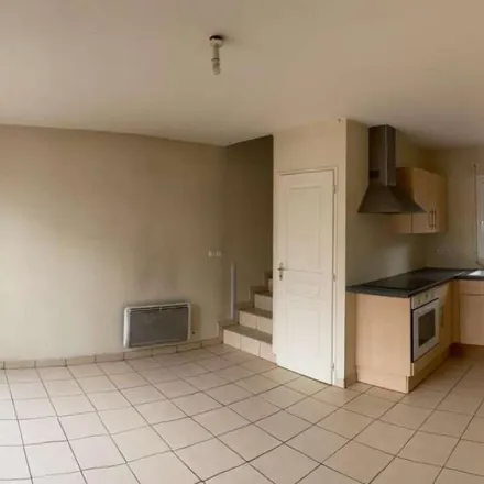 Rent this 2 bed apartment on Place de Weingarten in 69500 Bron, France