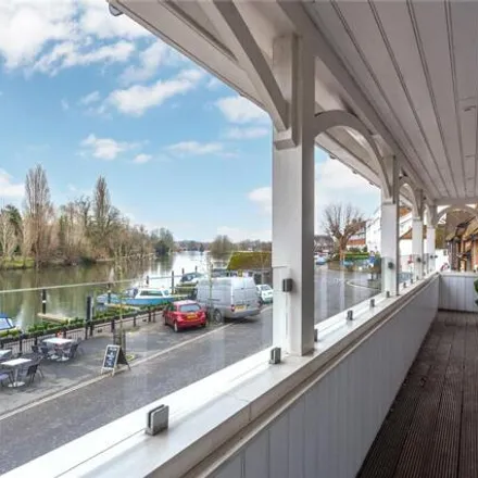 Buy this 3 bed apartment on The Chocolate Cafe in 13 Thameside, Henley-on-Thames