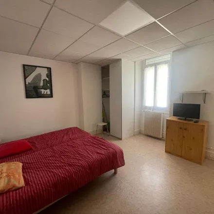Image 3 - 4 Rue des Lieutenants Thomazo, 40100 Dax, France - Apartment for rent