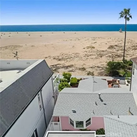 Image 1 - 308 East Ocean Front, Balboa, Newport Beach, CA 92661, USA - Apartment for rent