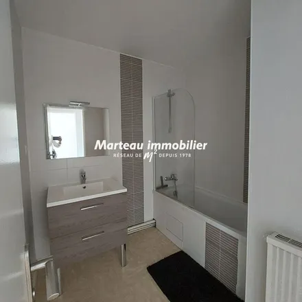Rent this 2 bed apartment on 2 Rue Ferdinand de Lesseps in 72100 Le Mans, France