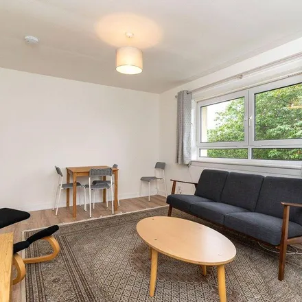 Image 2 - 65 Firrhill Drive, City of Edinburgh, EH13 9ES, United Kingdom - Apartment for rent