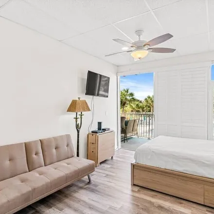 Rent this studio house on Indian Shores
