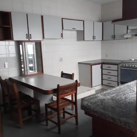 Rent this 3 bed house on Rua Cuiabá in Jardim Brasil, Catanduva - SP