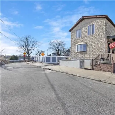 Buy this 4 bed house on 3 Lois Avenue in New York, NY 11229