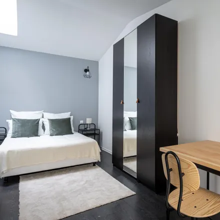 Rent this 3 bed room on 59 Rue de la Réunion in 75020 Paris, France
