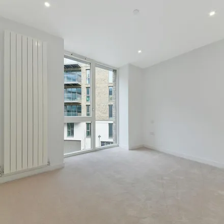Image 6 - Corsair House, 5 Starboard Way, London, E16 2NY, United Kingdom - Townhouse for rent