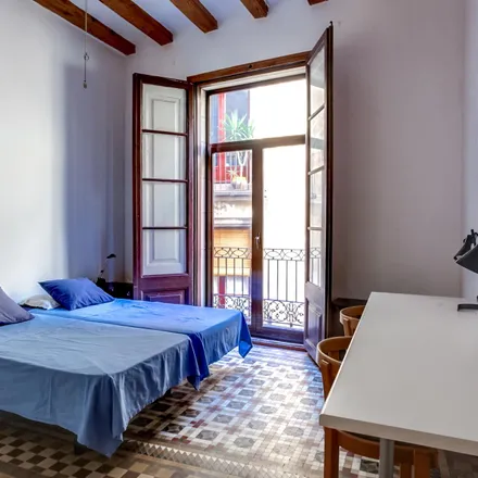 Rent this 3 bed room on Carrer de n'Aglà in 3, 08002 Barcelona