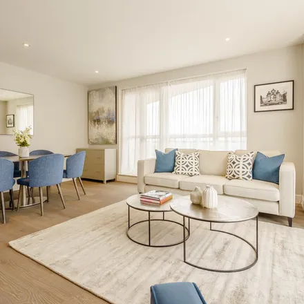 Rent this 2 bed apartment on Westferry Road in Canary Wharf, London