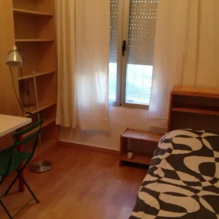 Rent this 4 bed apartment on Calle Béjar in 6, 41010 Seville