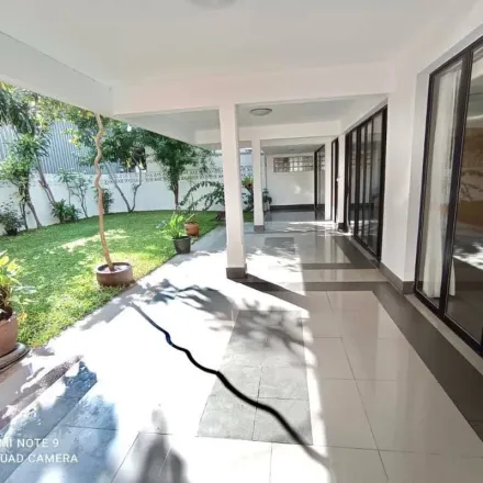 Rent this 6 bed apartment on Bangkok City Hall in Dinso Road, Phra Nakhon District