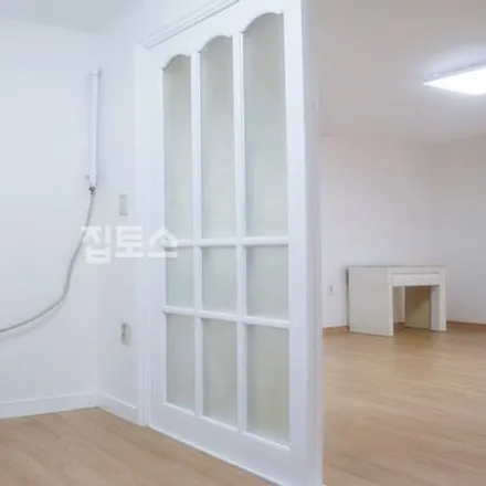 Rent this studio apartment on 서울특별시 강남구 논현동 156-15
