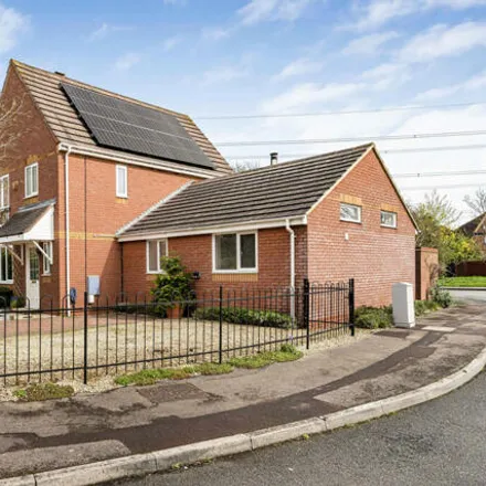 Buy this 4 bed house on Ottery Way in Didcot, OX11 7UG