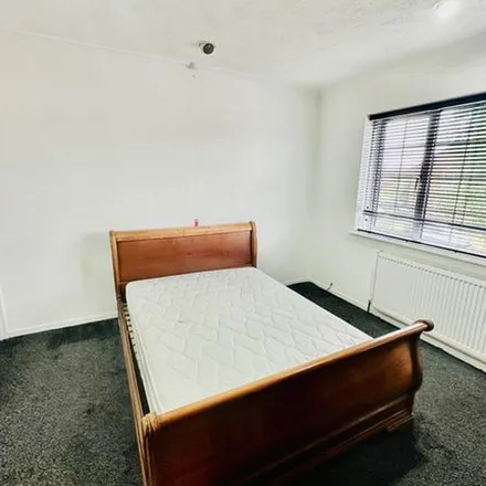 Rent this 3 bed duplex on Thornbury Gardens in Borehamwood, WD6 1RE