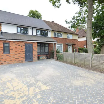 Rent this 6 bed townhouse on 234 Albert Drive in West Byfleet, GU21 5TY