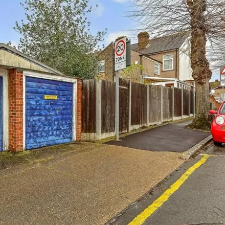 Image 2 - Claremont Road, London, RM11 1BZ, United Kingdom - Duplex for sale