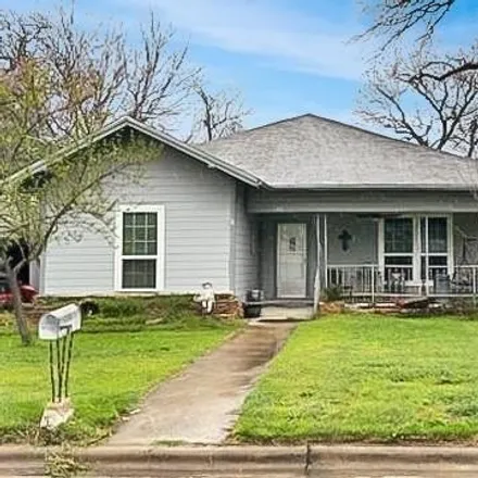 Buy this 3 bed house on 546 West Water Street in Weatherford, TX 76086