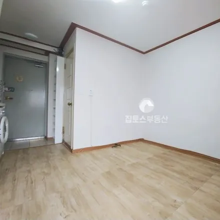 Rent this studio apartment on 서울특별시 관악구 봉천동 1609-4