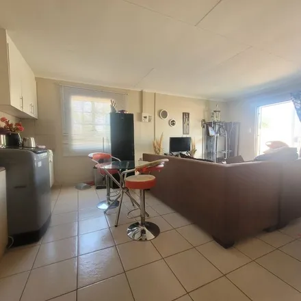 Image 2 - Blockbusters, Largo Road, Ekurhuleni Ward 75, Gauteng, 1559, South Africa - Apartment for rent