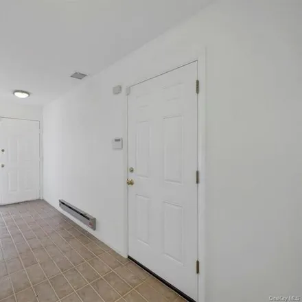 Image 5 - 2 Milford Court, Nanuet, NY 10954, USA - Condo for sale