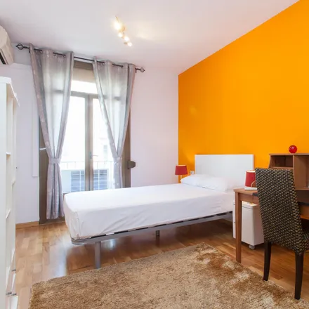 Rent this 3 bed apartment on Parami in Carrer de la Diputació, 204