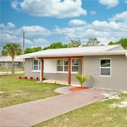 Image 4 - 406 S Florida Ave, Avon Park, Florida, 33825 - House for sale