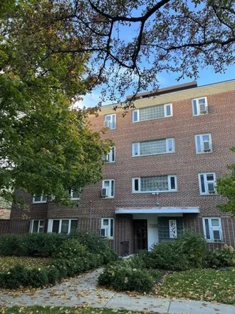 Buy this 1 bed condo on 7210 North Harlem Avenue in Oak Park, IL 60402