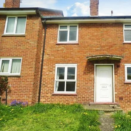Rent this 3 bed townhouse on Lowedges Crescent in Sheffield, S8 7LJ