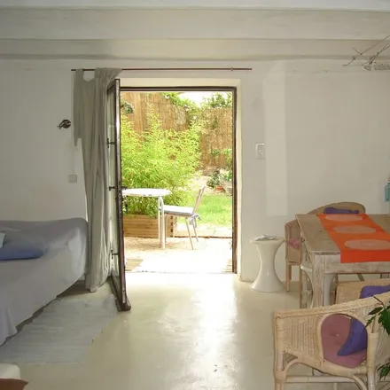 Rent this 1 bed apartment on 30400 Villeneuve-lès-Avignon