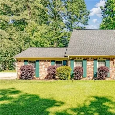 Buy this 3 bed house on 4104 E Lake Dr in Tuscaloosa, Alabama