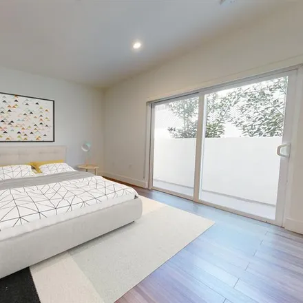Image 4 - 4916 Rosewood Avenue, Los Angeles, CA 90004, USA - Room for rent