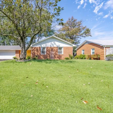 Buy this 3 bed house on 3130 Lewis Lane in Owensboro, KY 42301