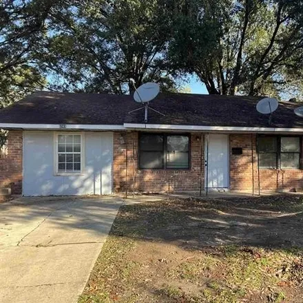 Buy this 4 bed house on 6757 Perimeter Drive in Glen Oaks Place, East Baton Rouge Parish