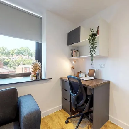 Rent this 1 bed apartment on Kimberley House in Hanover Walk, Leeds
