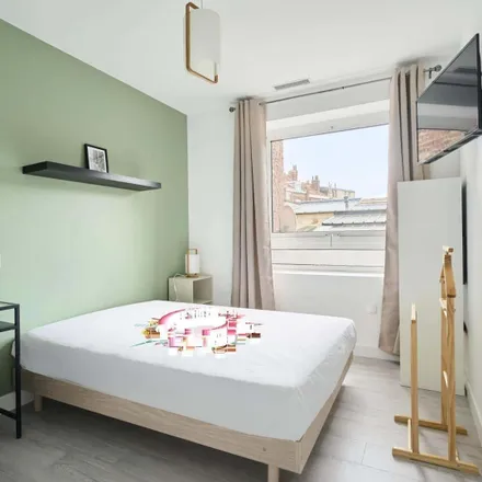 Rent this 2 bed room on 15 Boulevard Bigo Danel in 59000 Lille, France