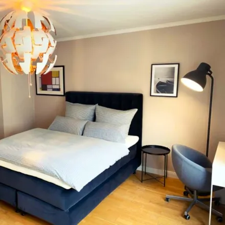 Rent this 1 bed room on Staufenstraße 34 in 60323 Frankfurt, Germany
