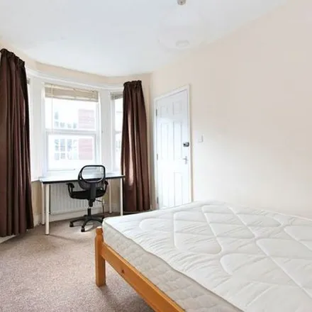 Image 9 - Prestige Student Living (Renslade House), Bonhay Road, Exeter, EX4 3AY, United Kingdom - Townhouse for rent