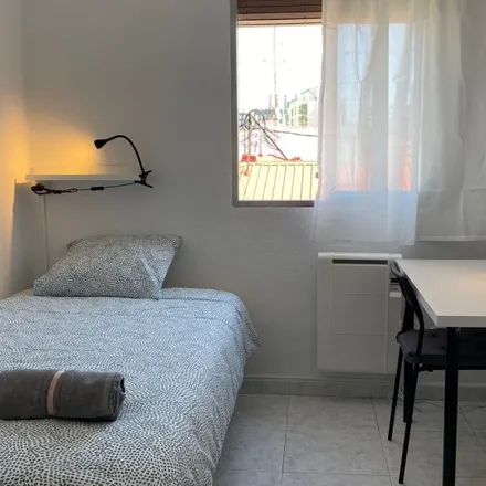 Rent this 3 bed room on Calle del Vizconde de Arlessón in 16, 28018 Madrid