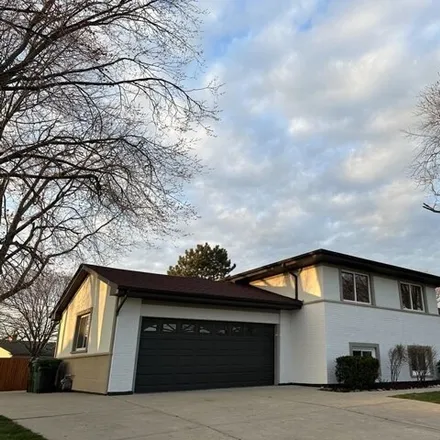 Buy this 3 bed house on 7434 Dorothy Lane in Tinley Park, IL 60477