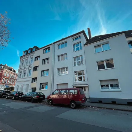 Rent this 3 bed apartment on Waterloostraße 44 in 45141 Essen, Germany