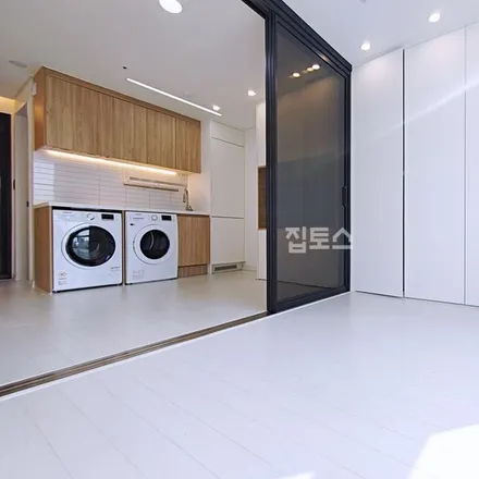 Rent this 1 bed apartment on 부산광역시 부산진구 전포동 653-1
