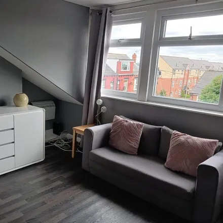 Image 2 - Back Nowell Crescent, Leeds, LS9 6FF, United Kingdom - Apartment for rent