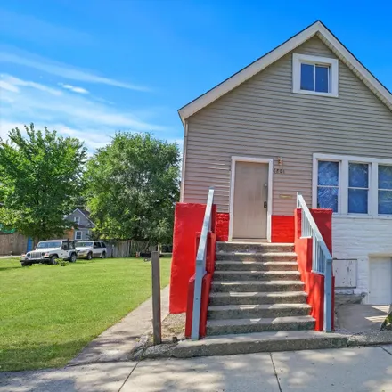 Buy this 3 bed house on 6804 South Honore Street in Chicago, IL 60636