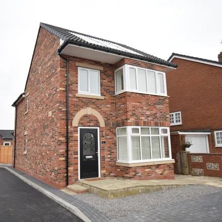 Rent this 4 bed house on James Reckitt Avenue in Hull, HU8 0LP