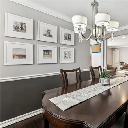 Image 5 - 251-10 58th Avenue, New York, NY 11362, USA - Apartment for sale