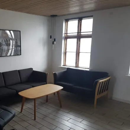 Rent this studio apartment on Midlerkampsvej 4