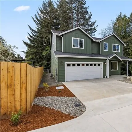 Buy this 5 bed house on 13021 10th Avenue South in Burien, WA 98168