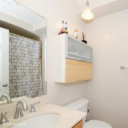 Image 7 - 1415 West Lunt Avenue, Chicago, IL 60645, USA - Condo for sale