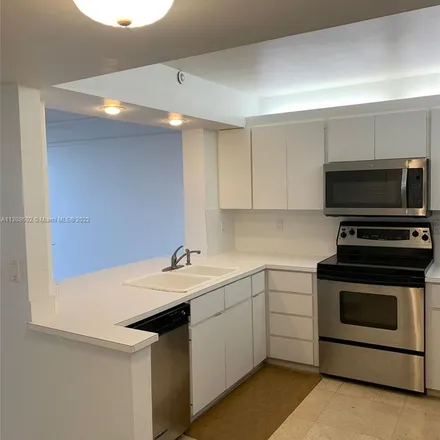 Rent this 1 bed apartment on Michael Ann Russell Jewish Community Center in Collins Avenue, Miami Beach