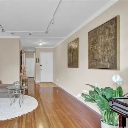 Image 7 - 21 Bond Street, Village of Great Neck Plaza, NY 11021, USA - Apartment for sale